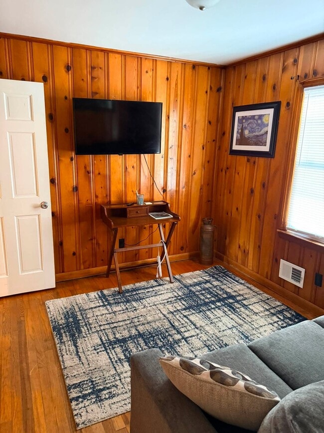 Building Photo - 3316 Dogwood Dr