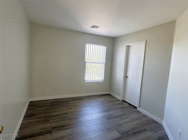 Building Photo - 2401 Living Rock Ave