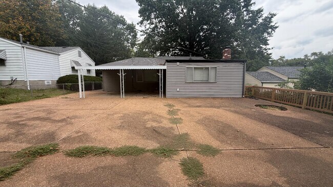 Building Photo - 1430 Golden Dr