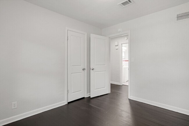 Building Photo - 207 Tonawanda Dr