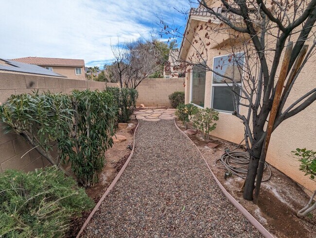 Building Photo - 2782 Lochleven Way