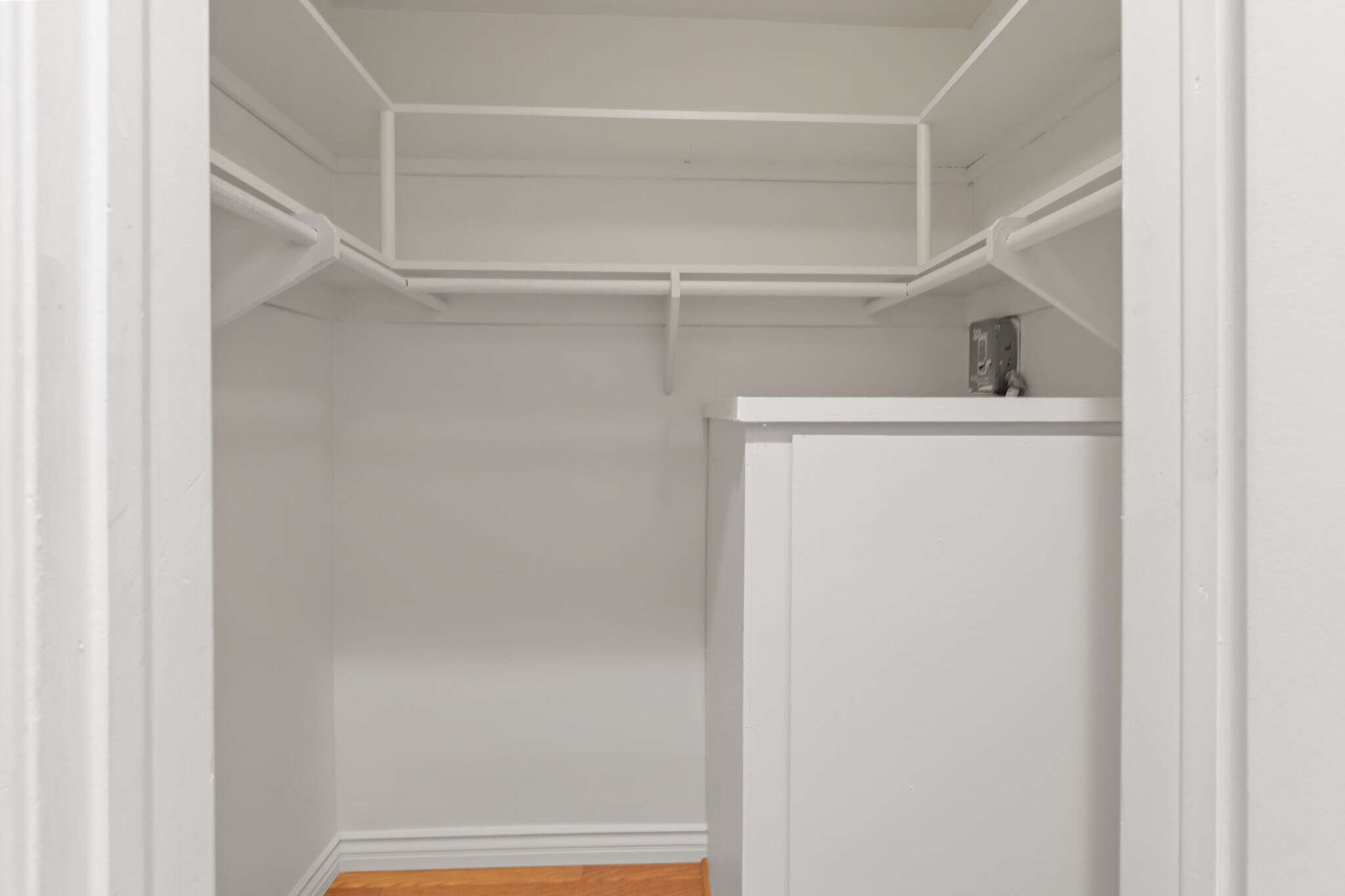 walk-in closet - 4915 Tyrone Ave