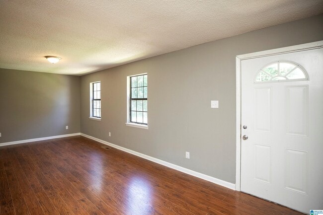 Building Photo - 95 Meadow Ln