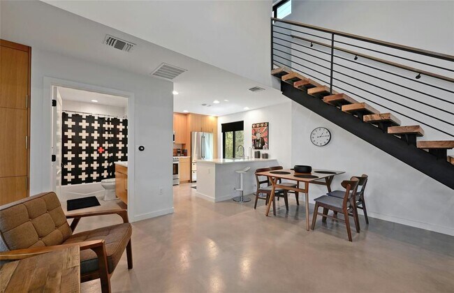 Building Photo - 407 S Park Dr