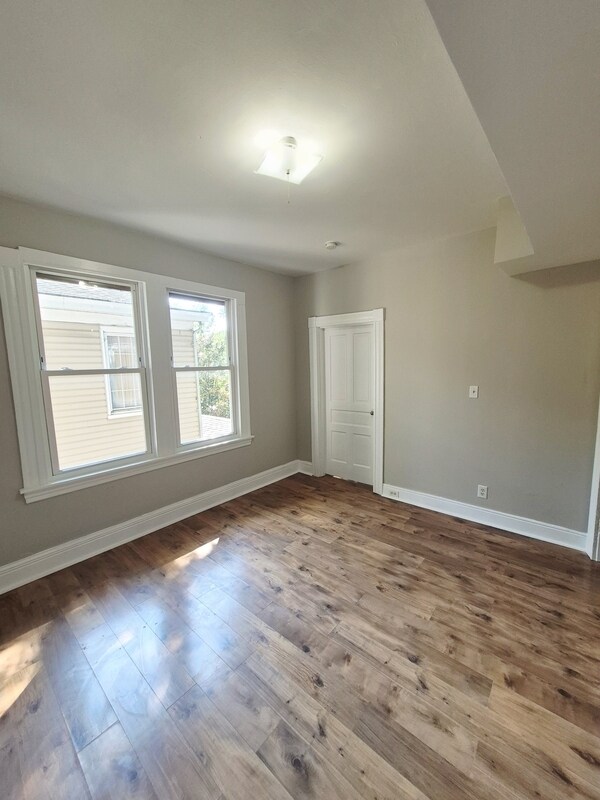 Building Photo - 3209 3rd Ave