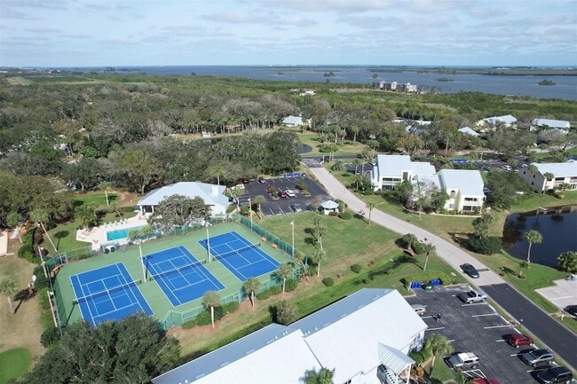 Building Photo - 9635 Riverside Dr