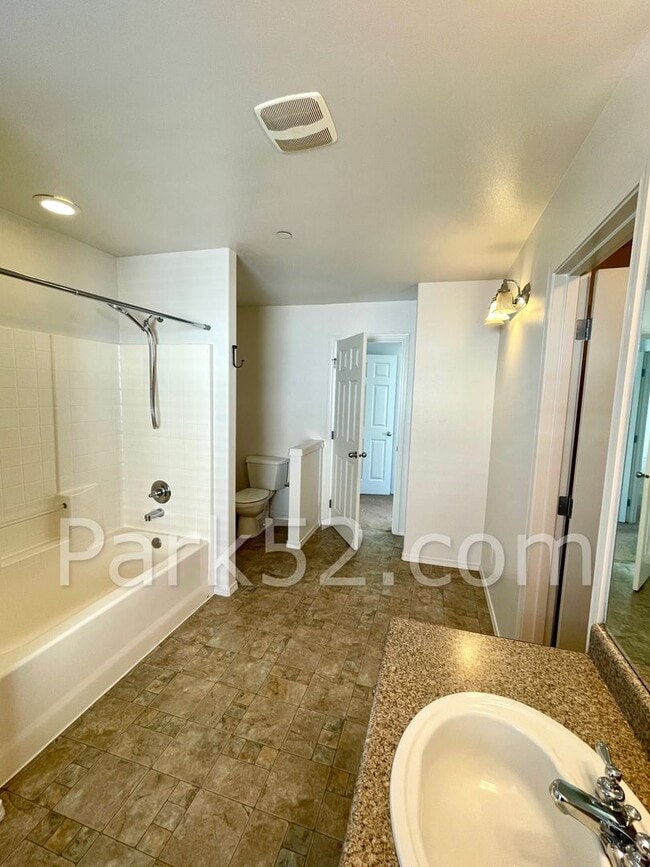 Building Photo - 3 Bedroom 3 Bathroom + Loft DuPont Home!