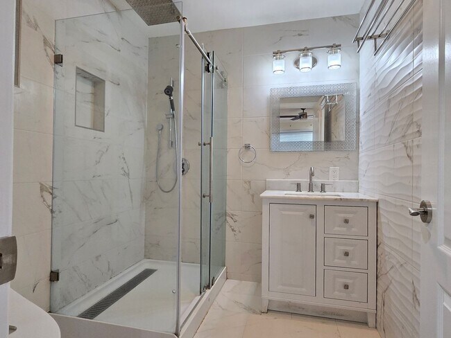 Building Photo - Shadowglen