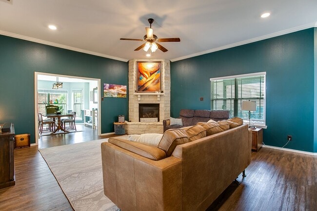 Building Photo - 5022 Red Oak Ln