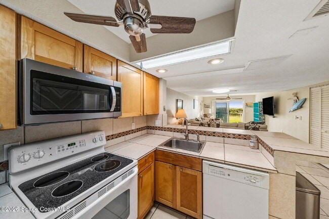 Building Photo - Salt Life