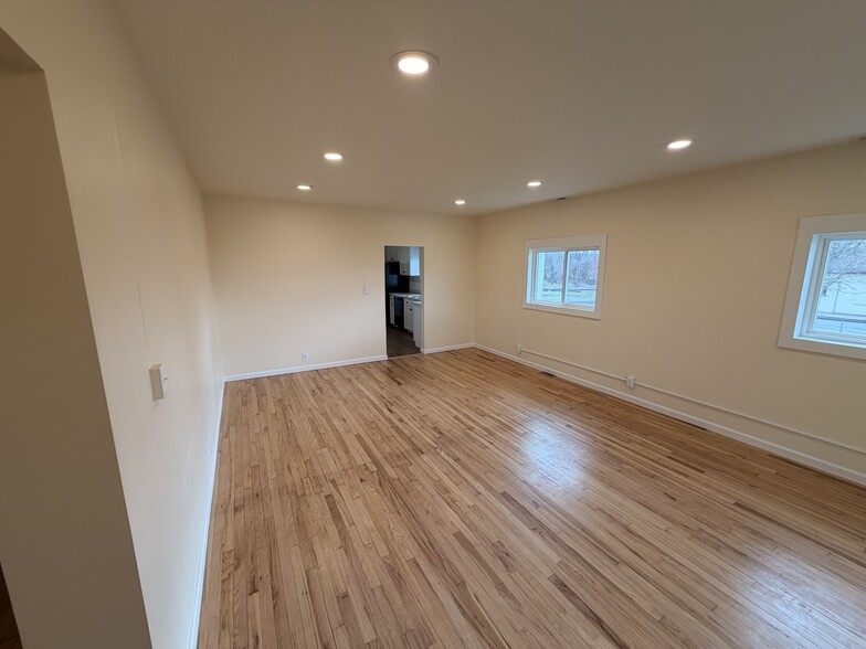 Living room - 214 Perry St