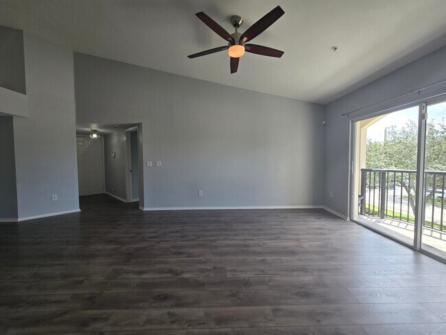 Building Photo - 1400 Crestwood Ct S