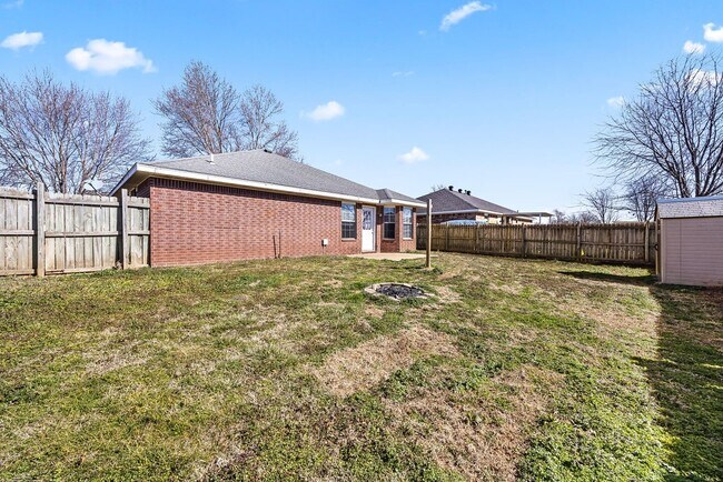 Building Photo - 851 Honeysuckle Dr