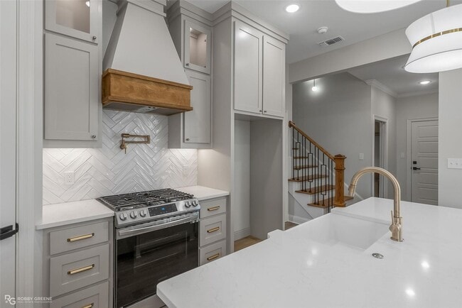 Building Photo - Modern 4 Bedroom / 3 Bath Home