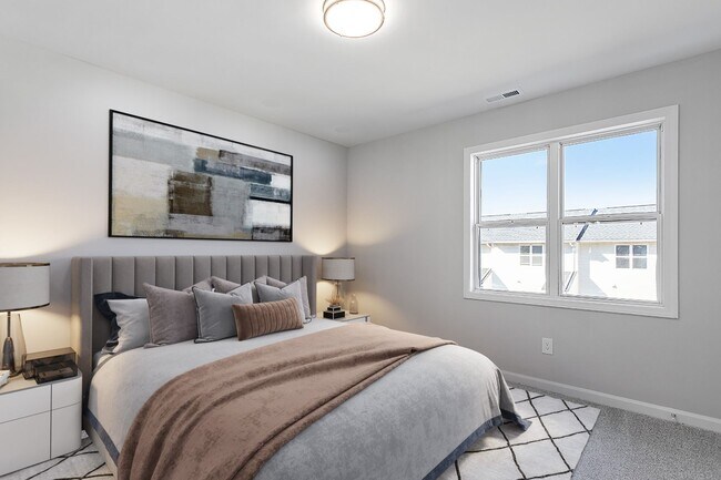Building Photo - Gorgeous, Newly Renovated Townhome