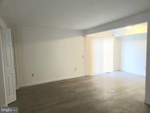 Building Photo - 82 Ewing Dr