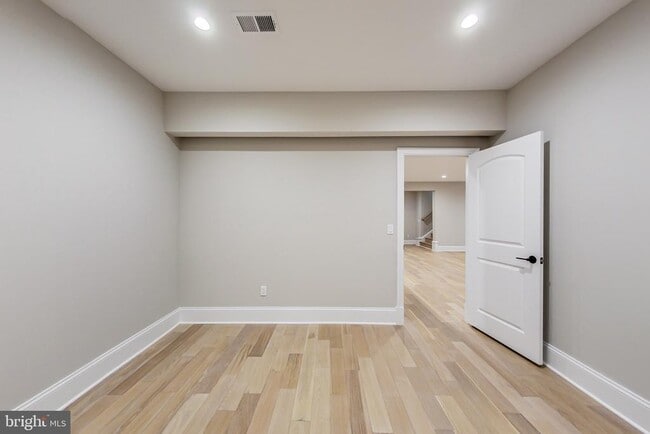 Building Photo - 3104 Sleepy Hollow Rd