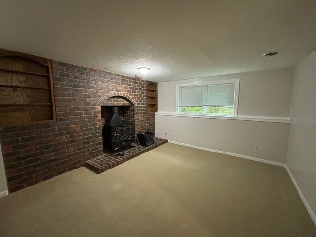 Building Photo - 3423 Woods Dr