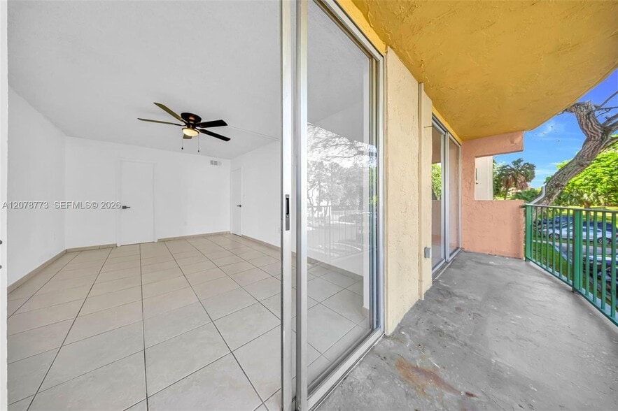 Building Photo - 9360 Fontainebleau Blvd