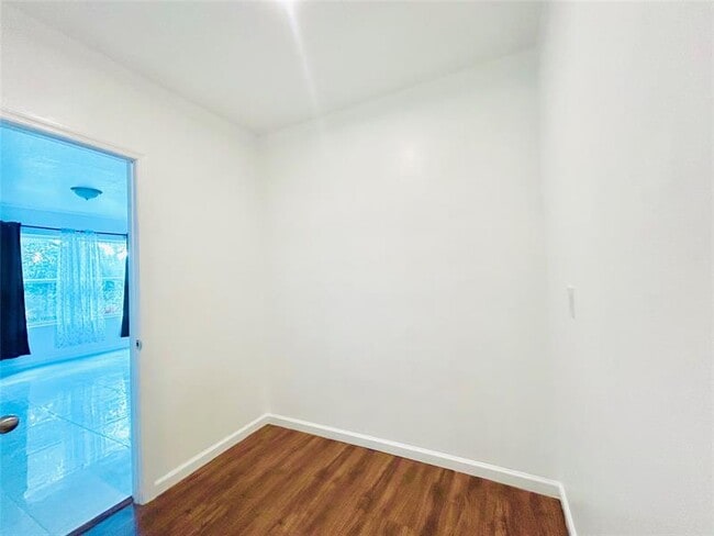 Building Photo - 518 SW Natalie Terrace