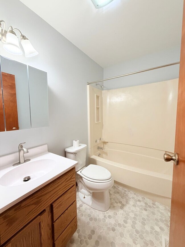 Building Photo - 1039 Rolling Hill Rd