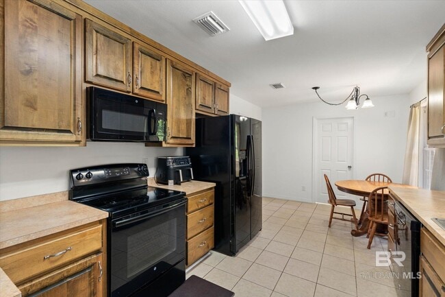 Building Photo - 15982 Pecan View Dr