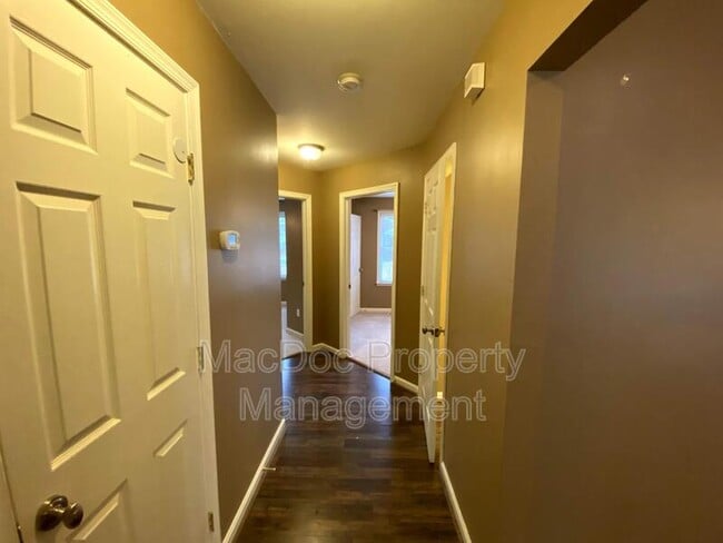 Building Photo - 1265 Ullainee Rd