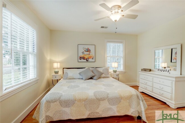 Building Photo - 240 Columbus Dr