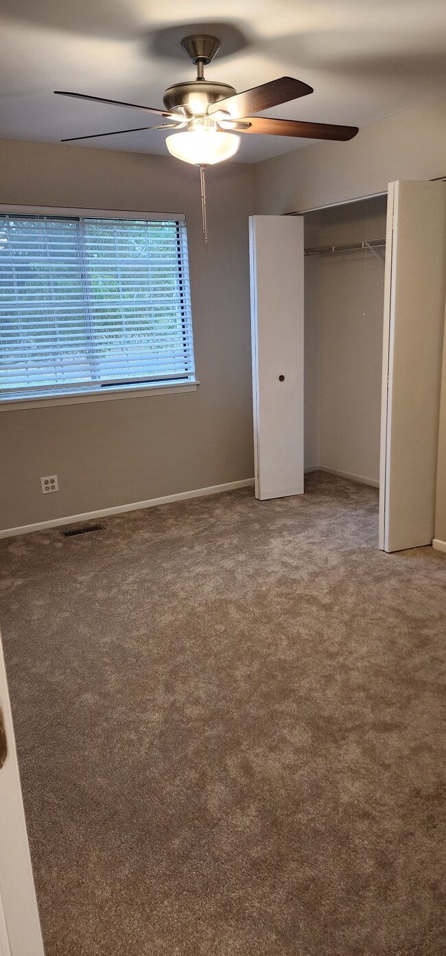 Building Photo - 1911 Windsong Dr