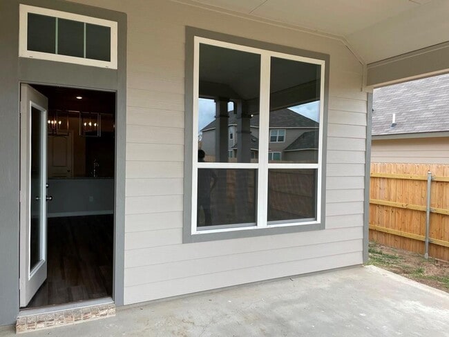 Building Photo - 7722 Merry Oaks Cv