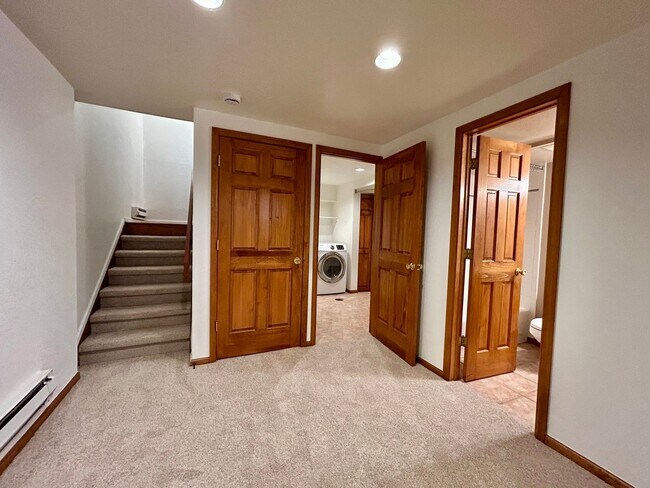 Building Photo - Beautiful & Bright Corner Condo in North Boulder