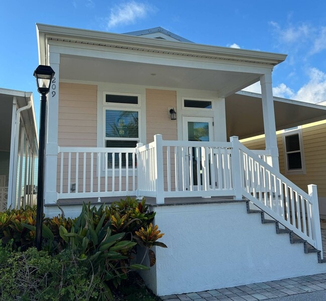 Building Photo - 209 NE Coastal Dr