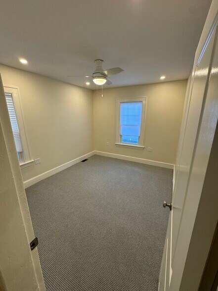 Building Photo - 14 Osborne Ave