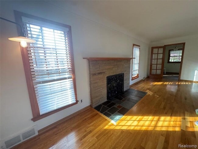 Building Photo - 6 Danvers Ln