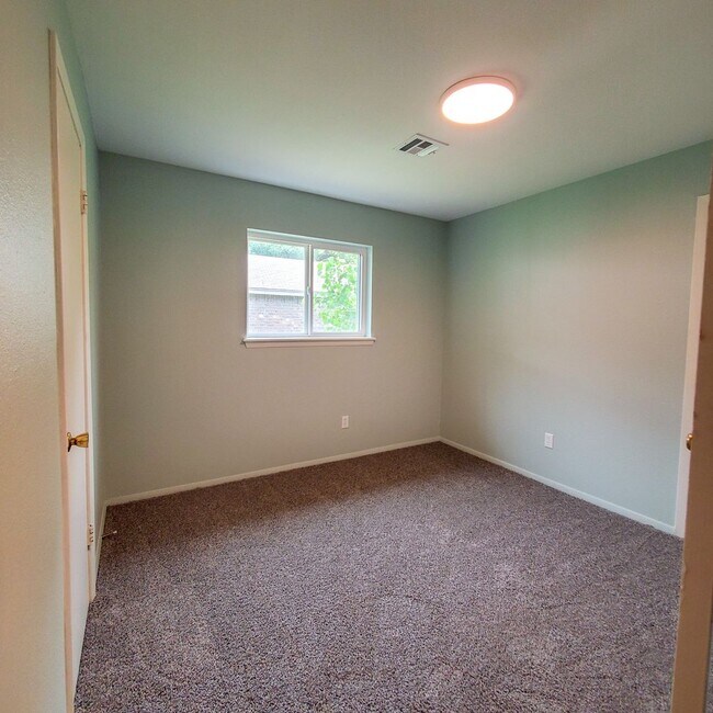 Building Photo - 1117 E Parker St