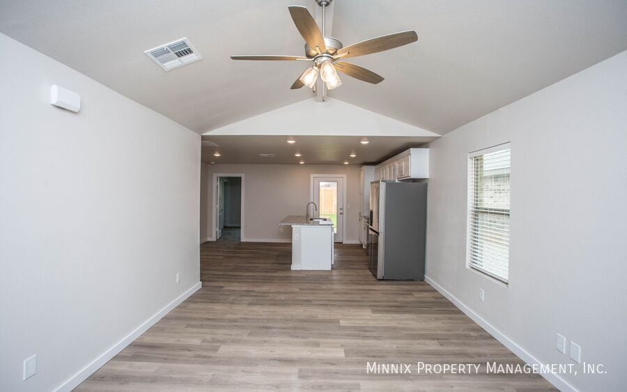 Building Photo - 327 E 77th St