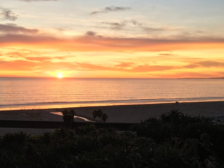 Santa Monica Beach - 833 Ocean Ave