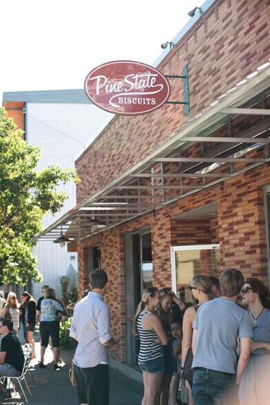 Building Photo - 4832 NE 21st Ave (Alberta)