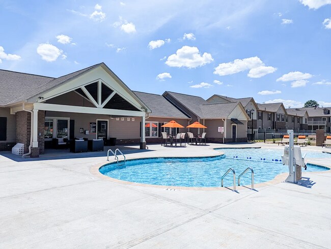 Building Photo - 610 Universal Dr