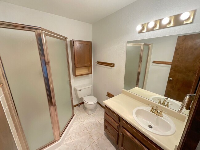 Building Photo - 3 Bedroom Home Available Near Research Pkw...