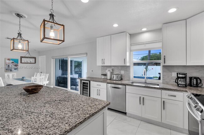 Building Photo - 251 SE 8th St