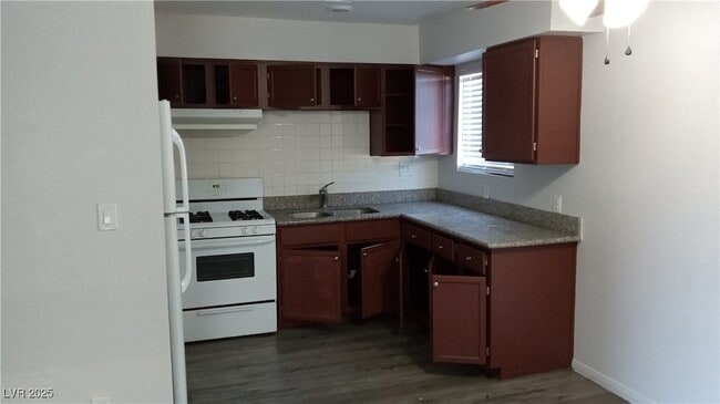 Building Photo - 4360 Twin View Cir