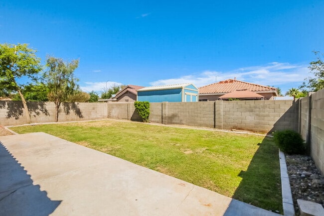Building Photo - 8433 E Natal Cir