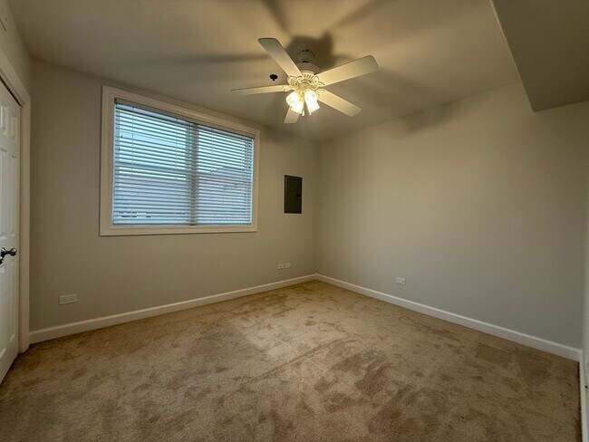 Building Photo - 206 W Main St