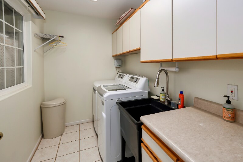 Building Photo - 170 E Alulike St