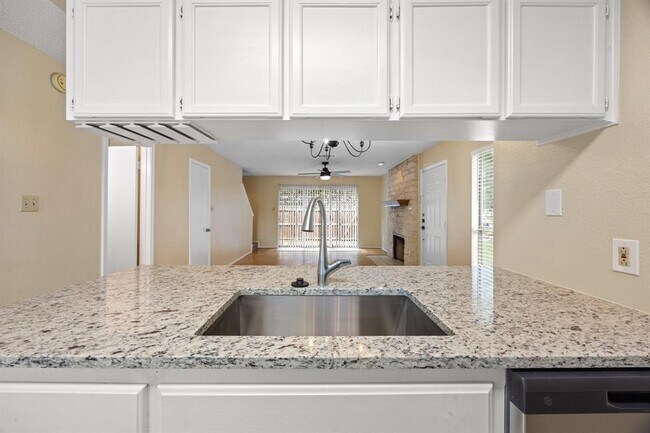 Building Photo - 6715 Old Quarry Ln