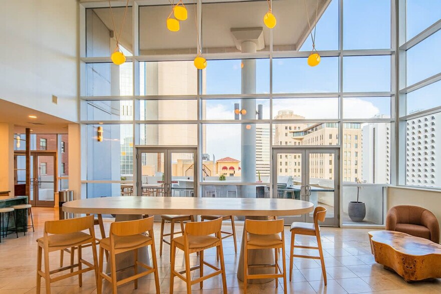 Building Photo - 44 W Monroe St