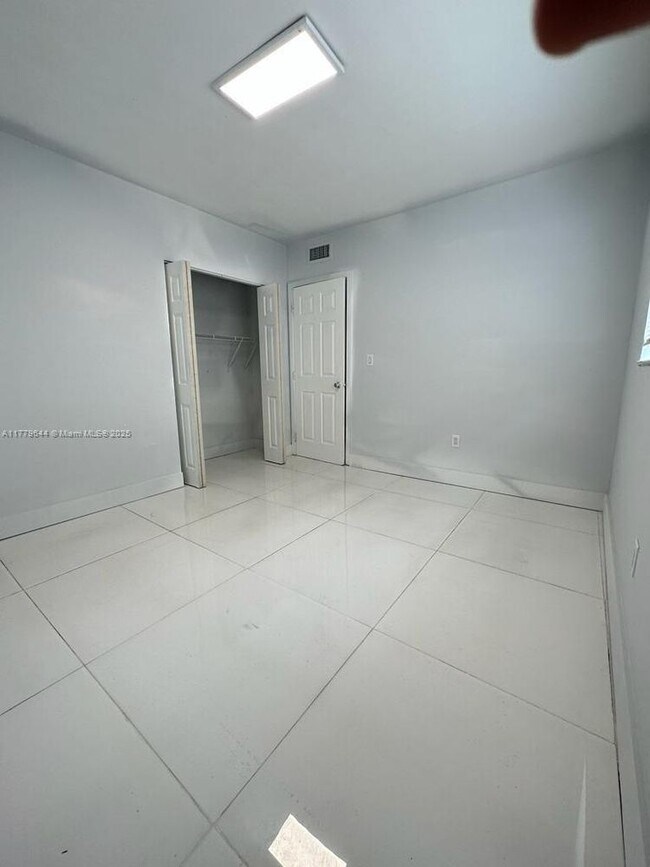 Building Photo - 665 NE 83rd Terrace