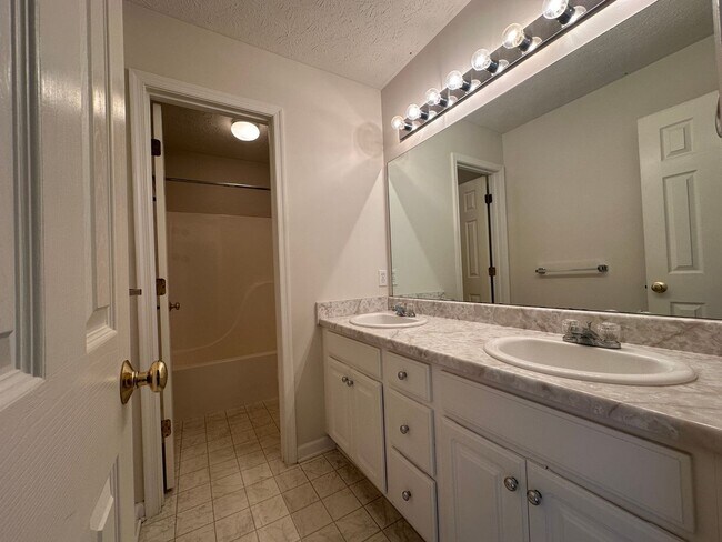 Building Photo - Ashwood Townhomes in Forest, VA