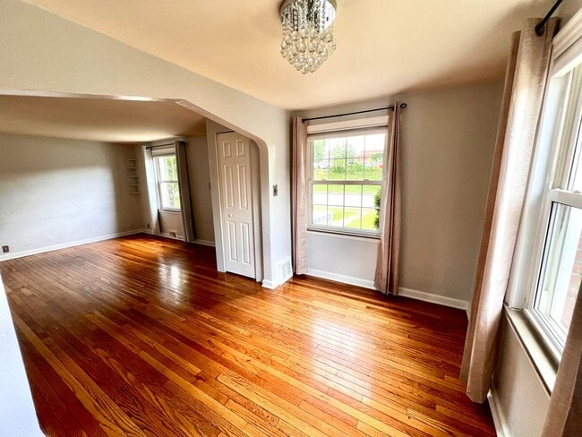 Building Photo - Sewickley - 3 Bedroom 2 Bathroom - Charmin...